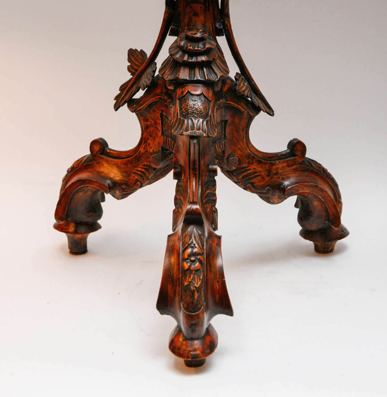 Walnut Pair of 19th Century Italian Moor Pedestals For Sale