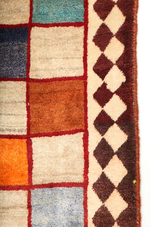 Tappeto Tribale Persiano Gabbeh degli anni '40, Quadrati Multicolore, Lana, 3' x 6' in vendita 1