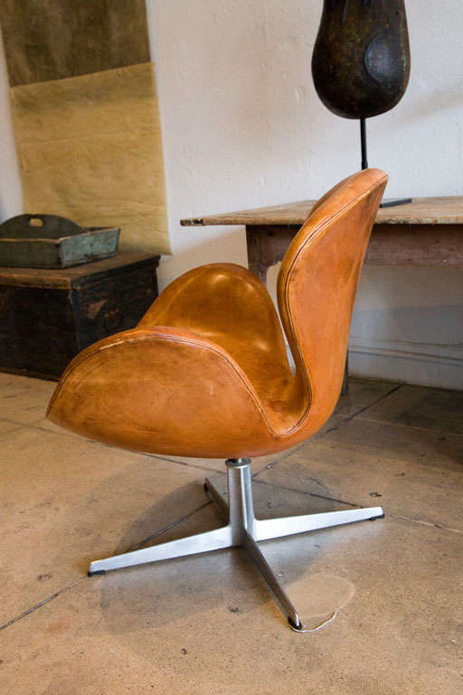 Mid-20th Century Arne Jacobsen Swan Chair
