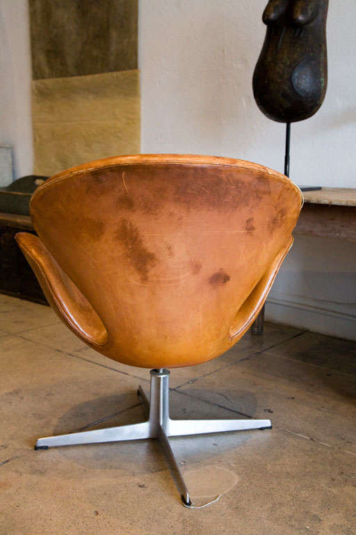 Leather Arne Jacobsen Swan Chair