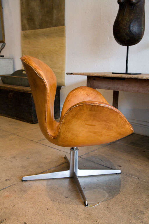 Arne Jacobsen Swan Chair 1