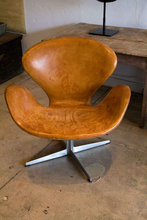 Arne Jacobsen Swan Chair 3