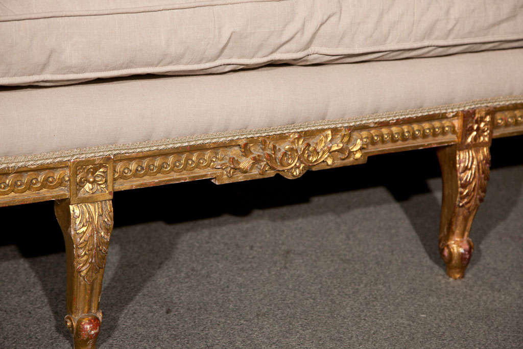 French Louis XV Style Giltwood Sofa In Excellent Condition In Stamford, CT