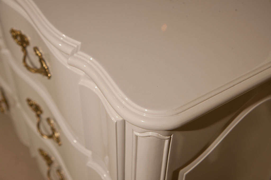 French Louis XV Style White Lacquered Dresser In Excellent Condition In Stamford, CT