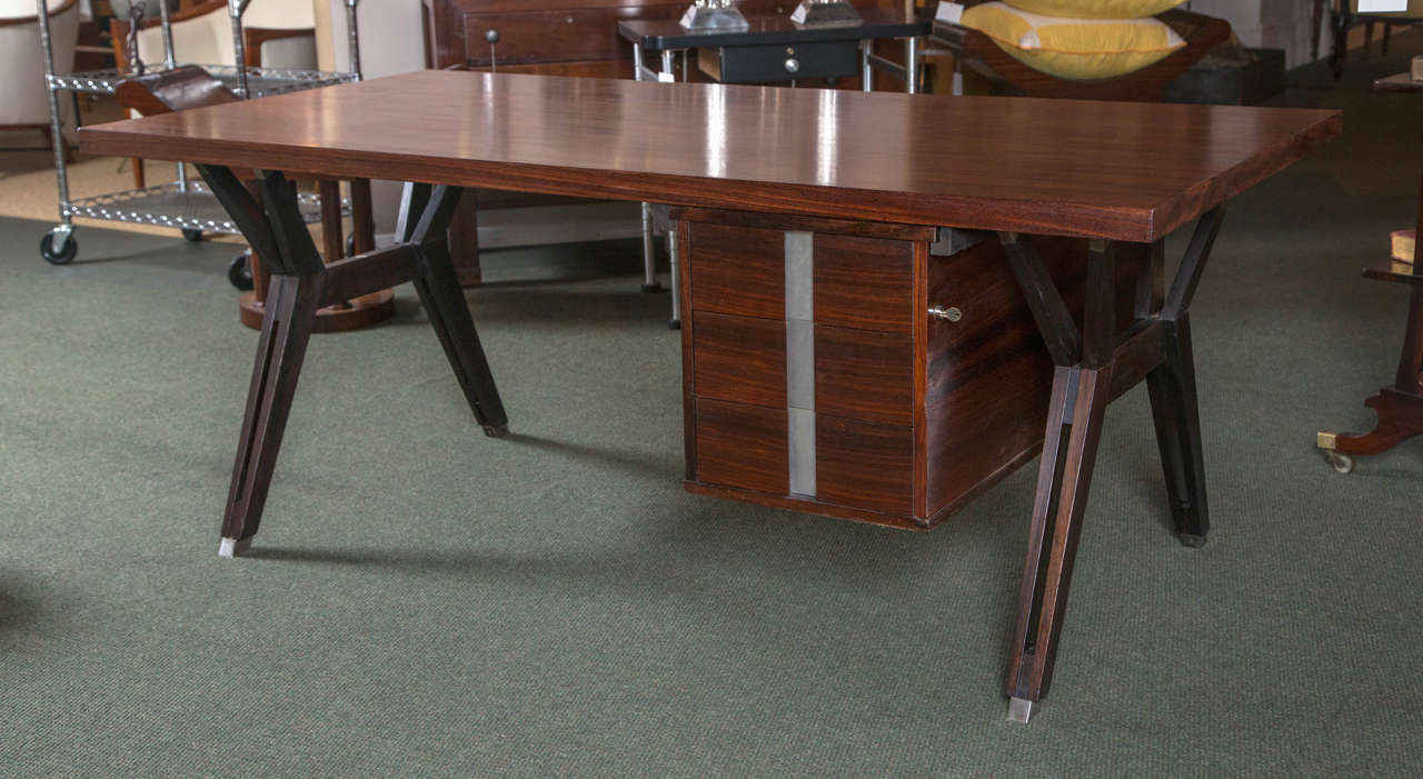 Rosewood Terni Desk by Ico Parisi In Excellent Condition In Stamford, CT