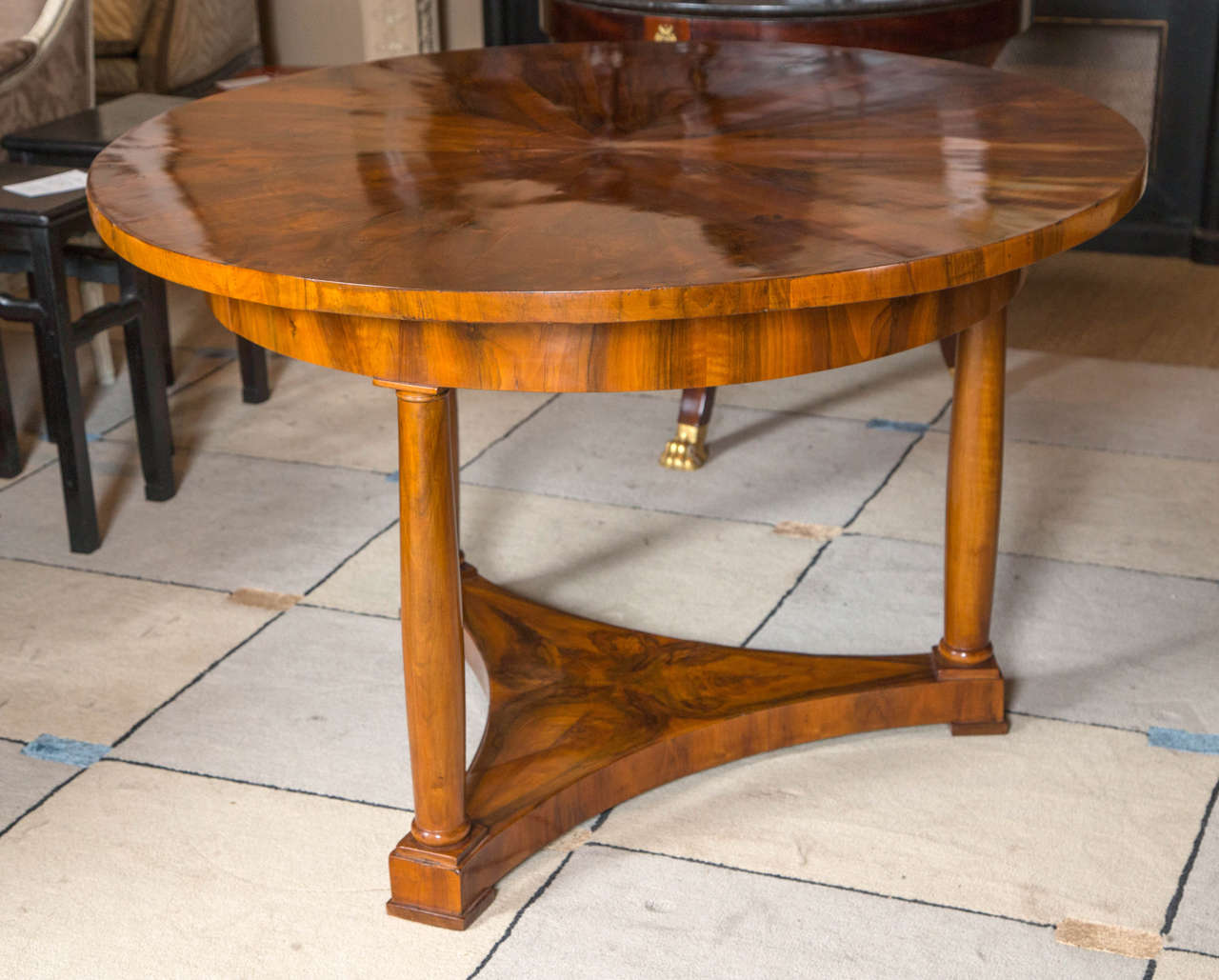 Biedermeier Center Table In Excellent Condition In Stamford, CT