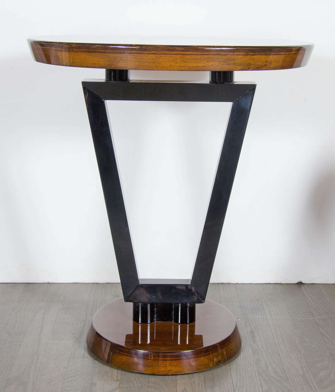 Mid-20th Century Art Deco Streamlined Occasional or Side Table in Black Lacquer and Walnut