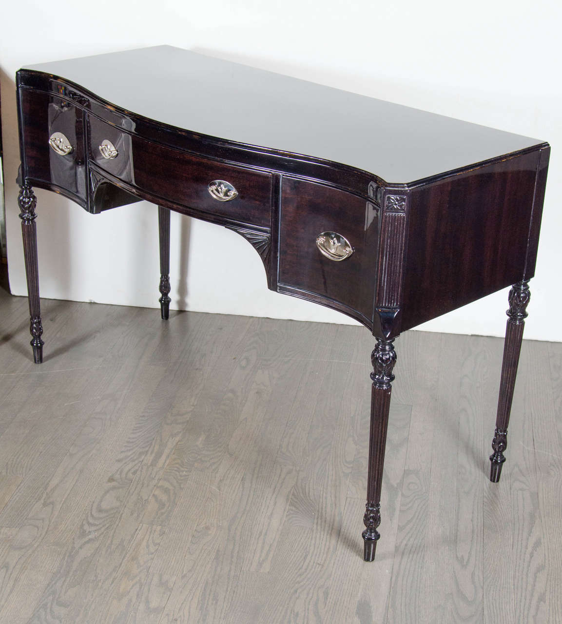 Elegant 1940s Hollywood Vanity or Writing Table by Grosfeld House In Excellent Condition In New York, NY