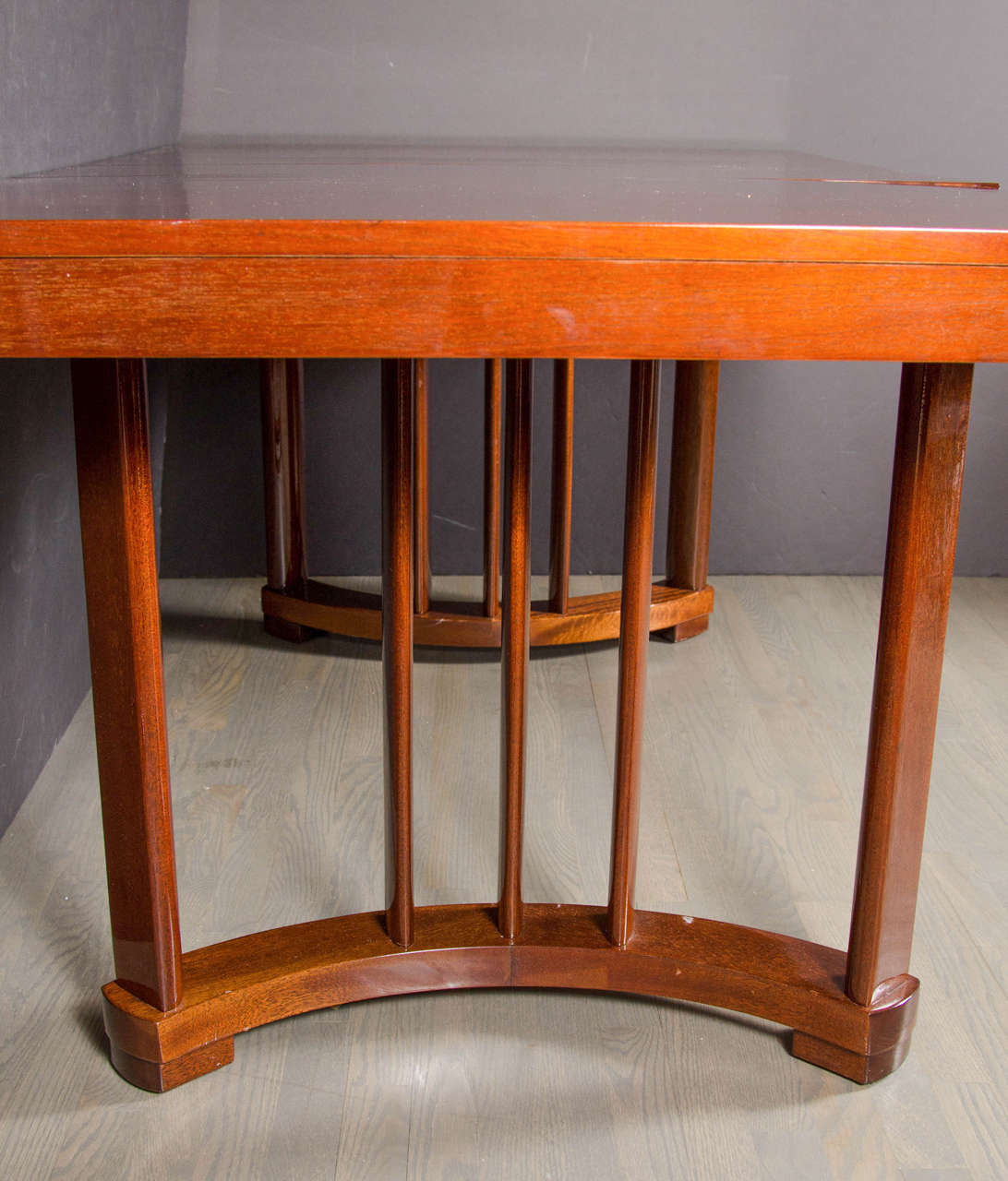 Art Deco Extension Dining Table in Mahogany with Opposing Arc Form Base In Excellent Condition In New York, NY