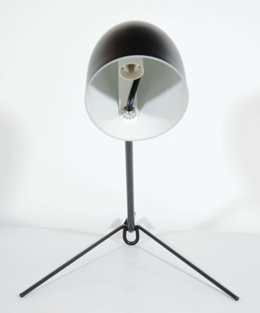20th Century Modernist Desk Lamp In Sculpted Black Enameled Metal Attributed to Serge Mouille