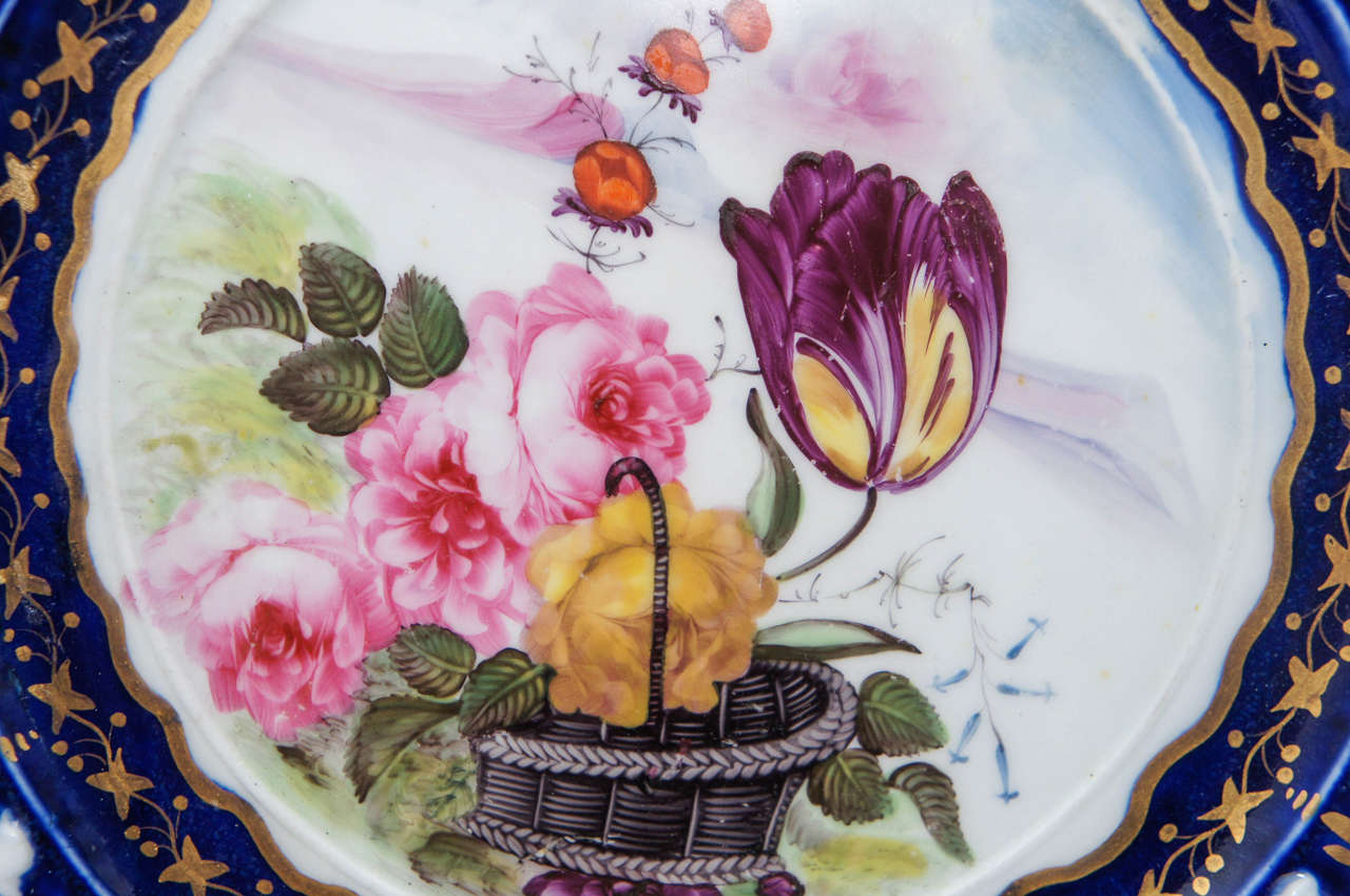 Pair of Vieux Paris Small Decorative Plates In Good Condition For Sale In Hudson, NY