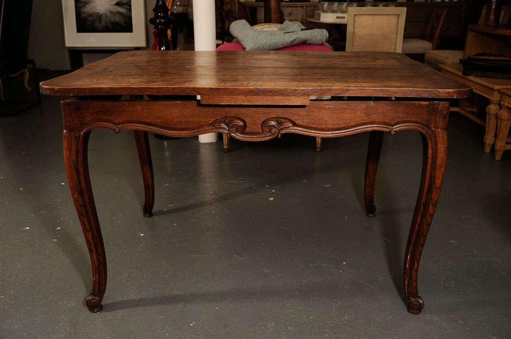 French Dining Table with Extension In Good Condition For Sale In New York, NY