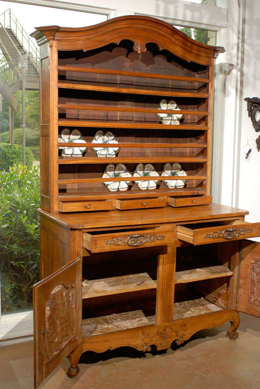 Early 19th Century French Walnut Vaisselier 2