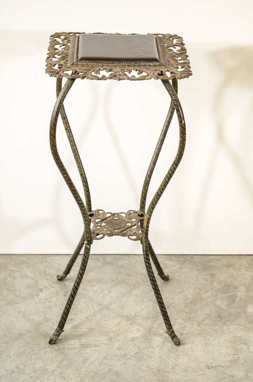 Pair of Iron Flower Stands In Excellent Condition For Sale In New York, NY