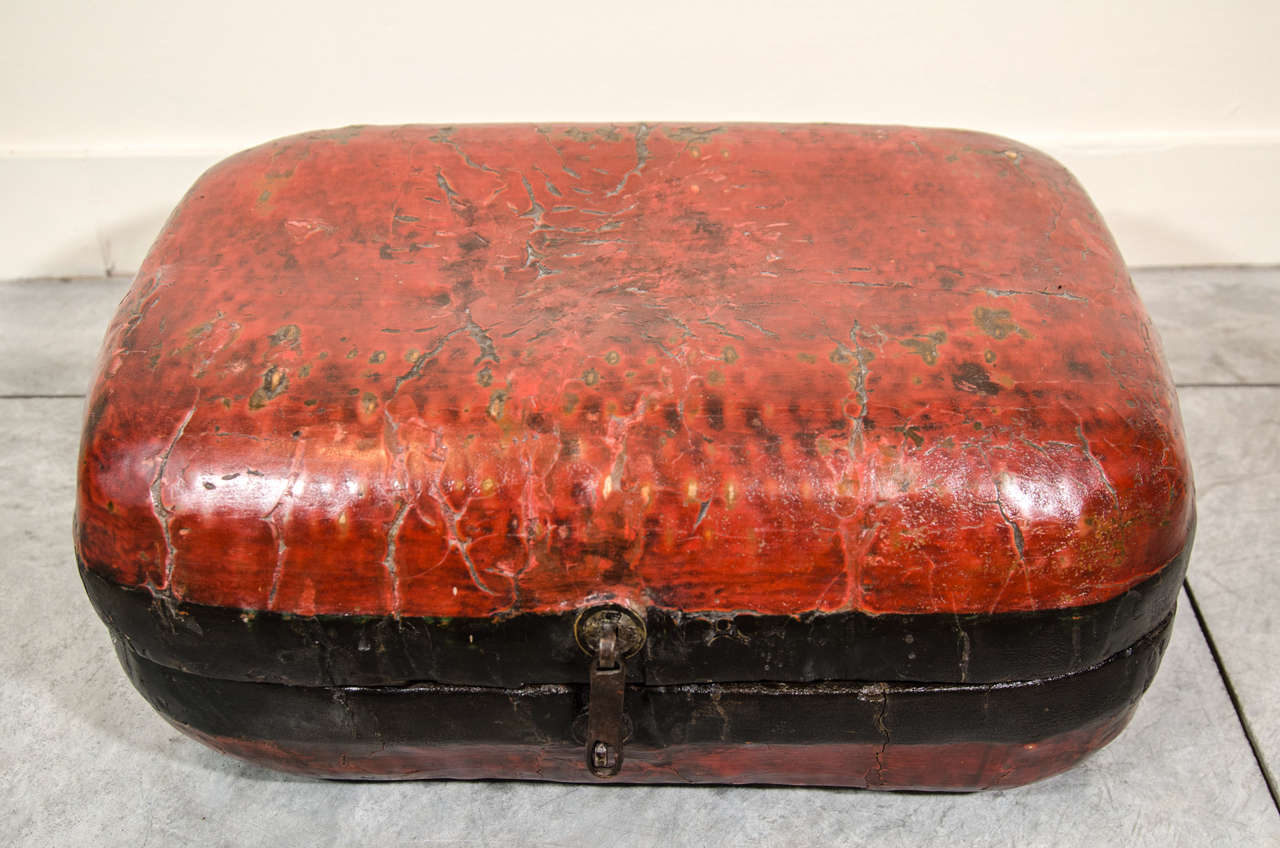 Antique Lacquered Food Box In Good Condition For Sale In New York, NY