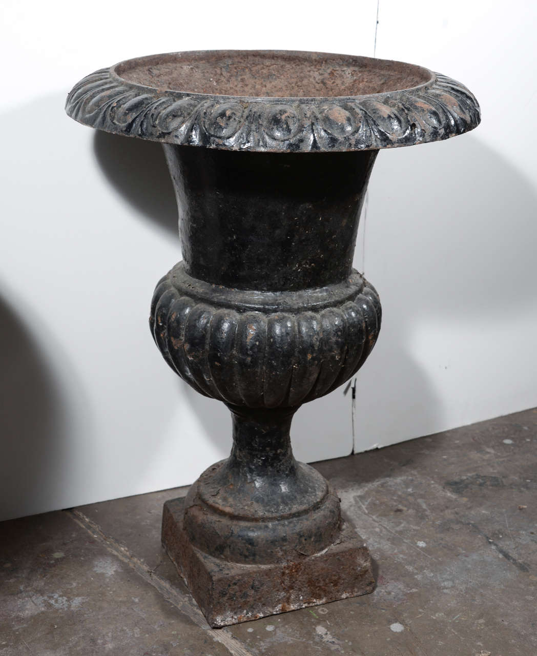 19th century pair of french Iron cast urns 2