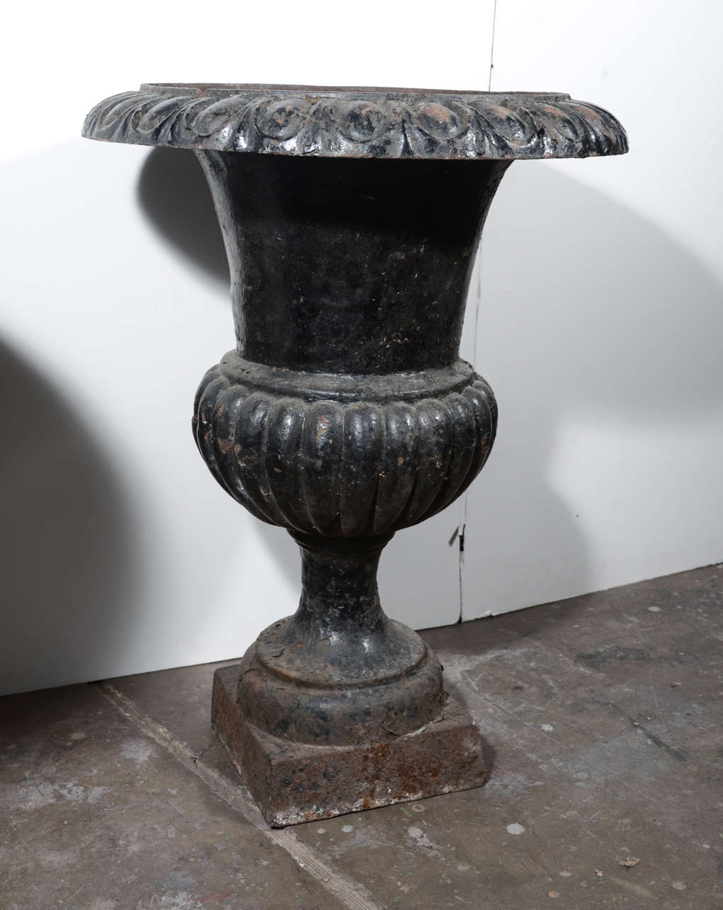 19th century pair of french Iron cast urns 3