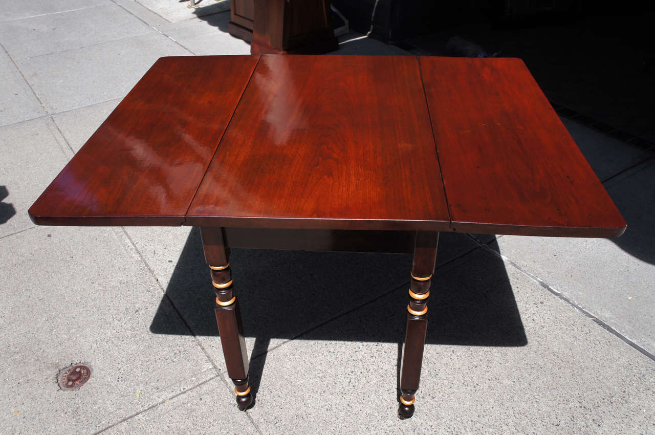 American A Fine Early 19th Century Mahogany New York State Drop Leaf Table