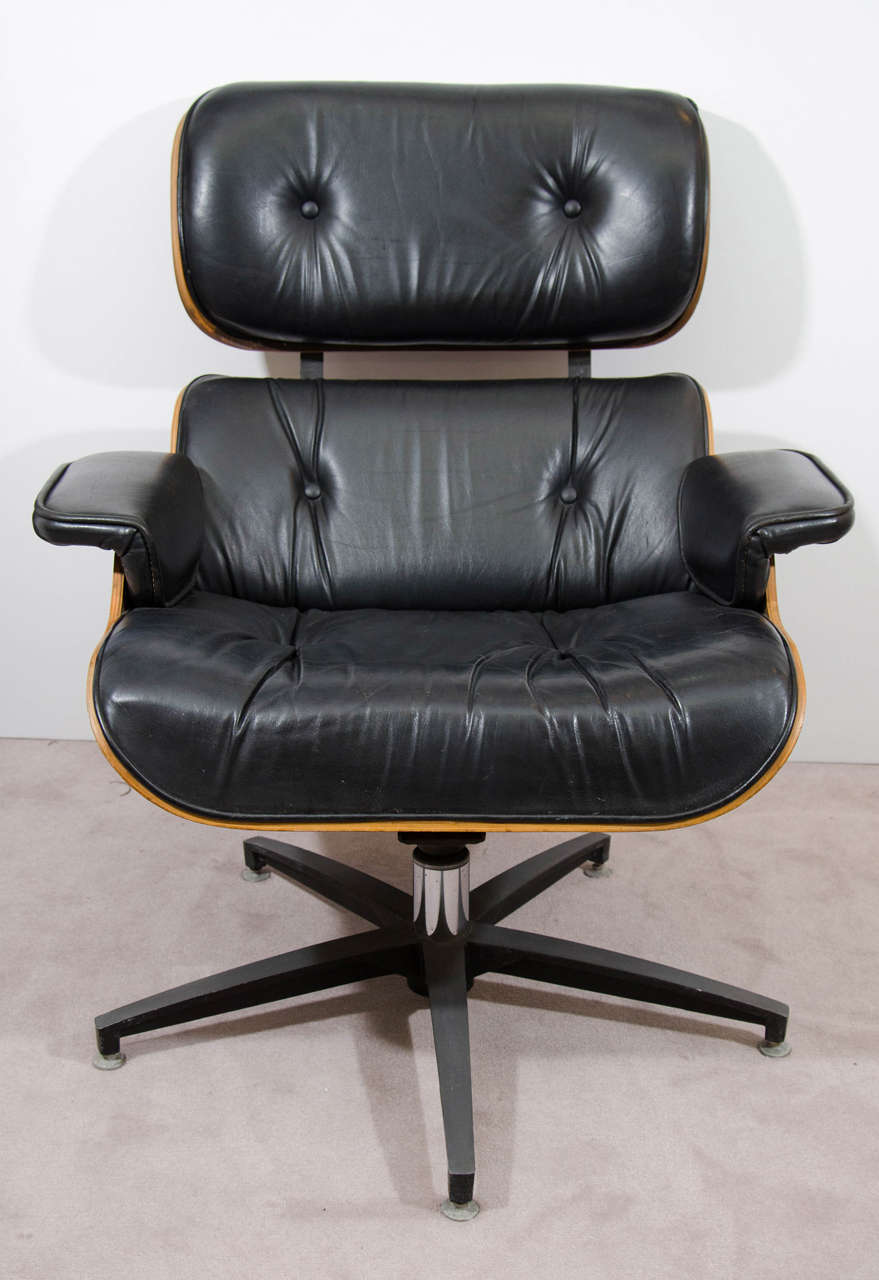 Midcentury Eames Style Lounge Chair and Ottoman In Good Condition In Astoria, NY