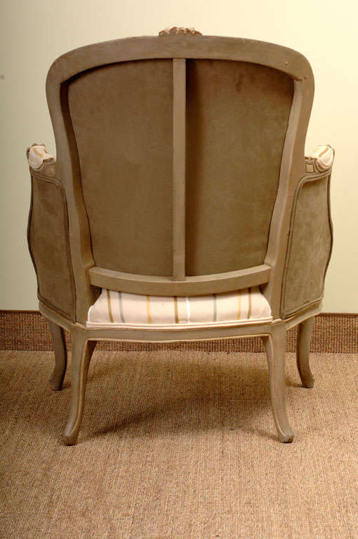 Petite French Bergere In Excellent Condition For Sale In Kensington, MD