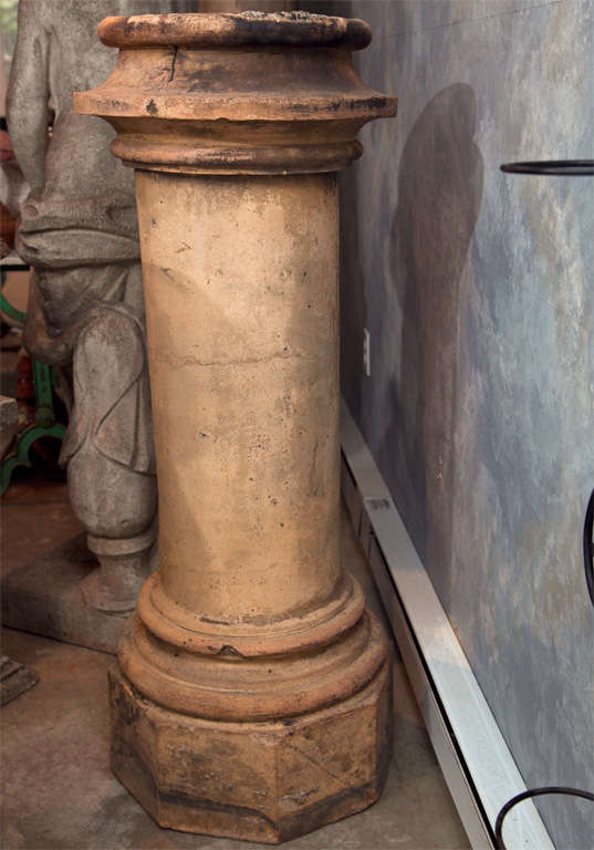 Striking Tall 19th Century Terracotta Chimney Pot In Good Condition For Sale In Woodbury, CT