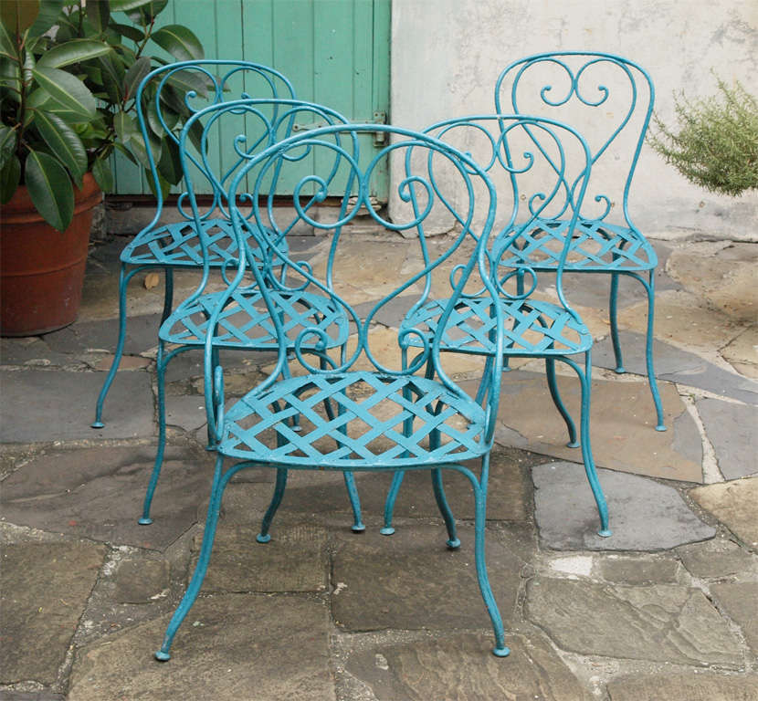 Set of ten French Belle Epoque painted iron garden chairs with heart shaped backs: eight sides and two arms