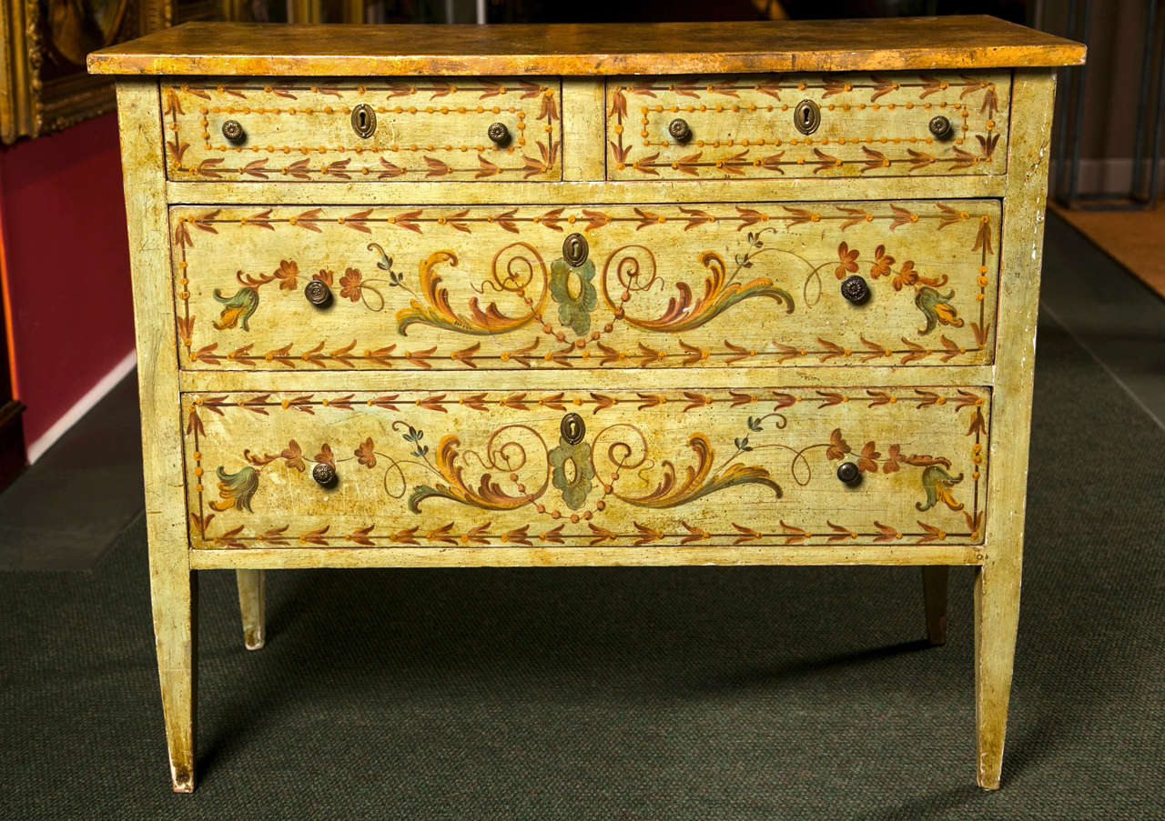 A wonderful painted and decorated Italian neoclassical commode from the early 20th century.