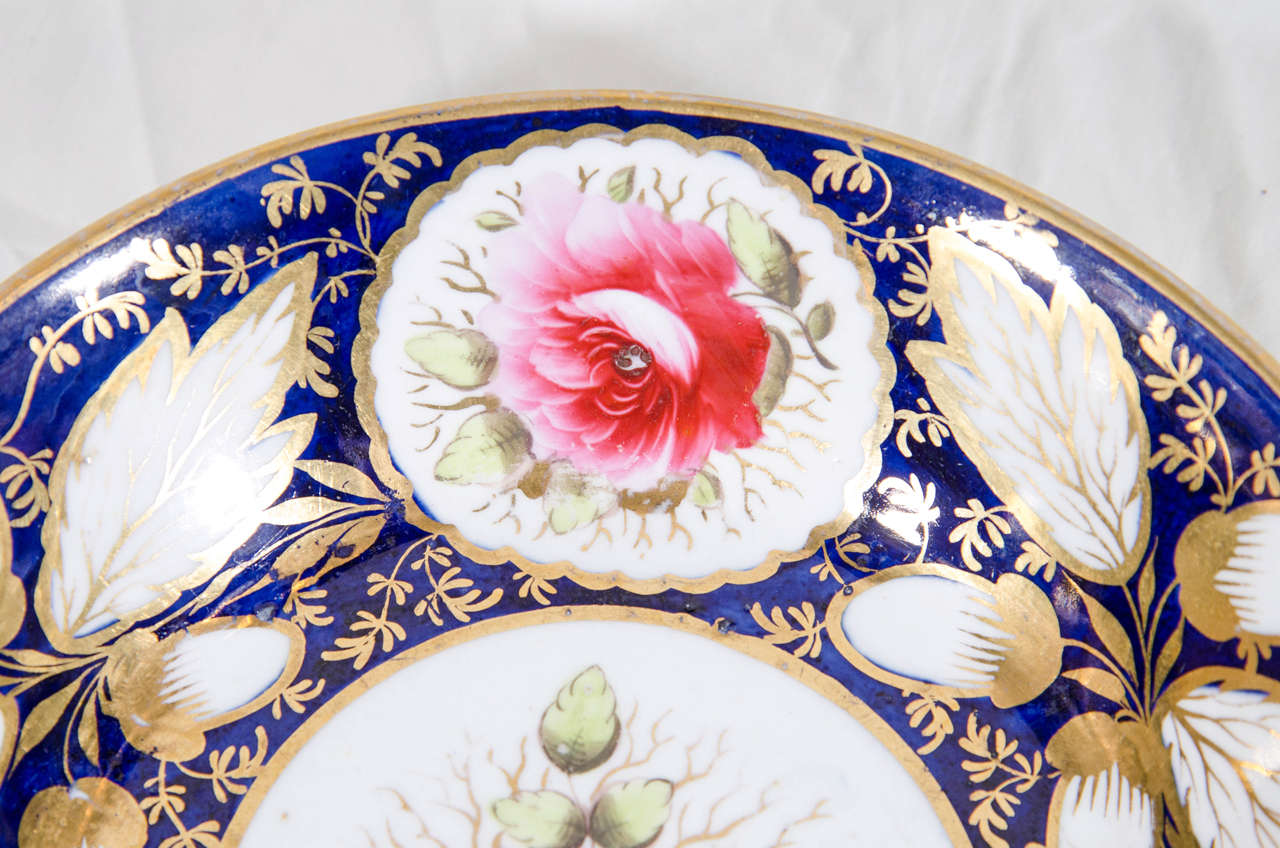 Kobaltblaues Geschirr mit rosa Rosen bemalt (Bild zeigt ein Exemplar) (Britisch)