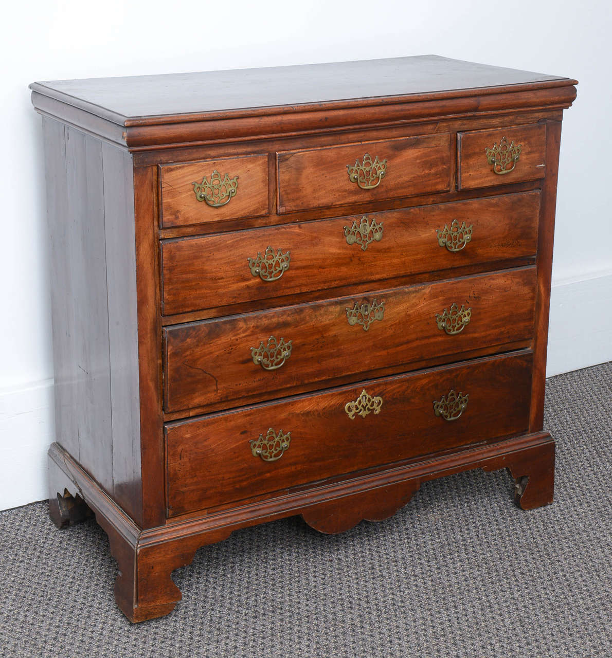Very nice solid mahogany American chest of drawers. It sits on bracket feet the drawer linings are solid oak with dovetail joints. It's a very nice rich mahogany color.