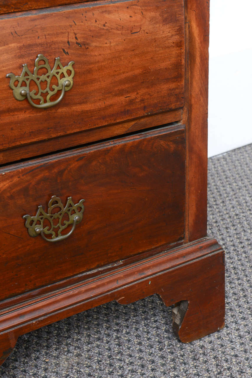 Great 19th Century American Mahogany Chest of Drawers 4