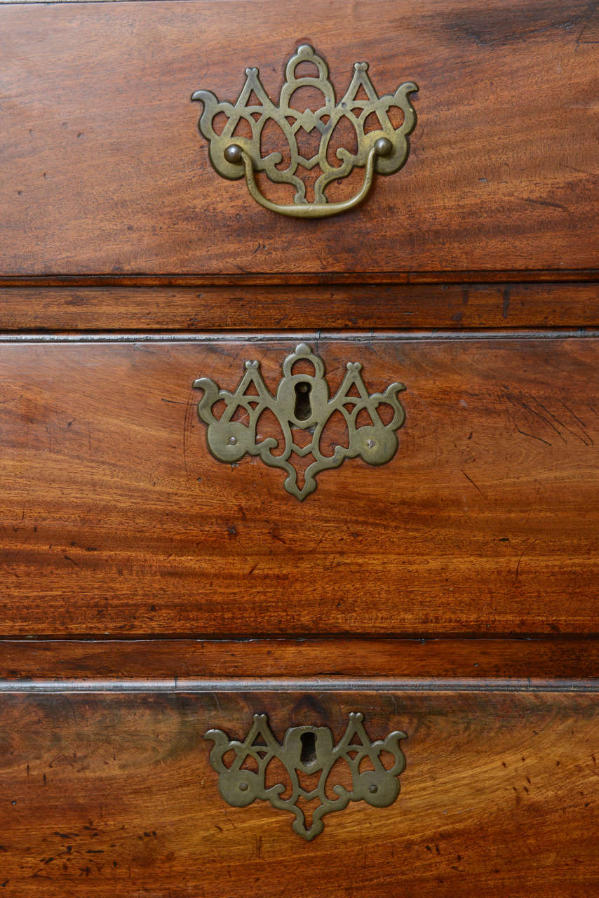 Great 19th Century American Mahogany Chest of Drawers 7