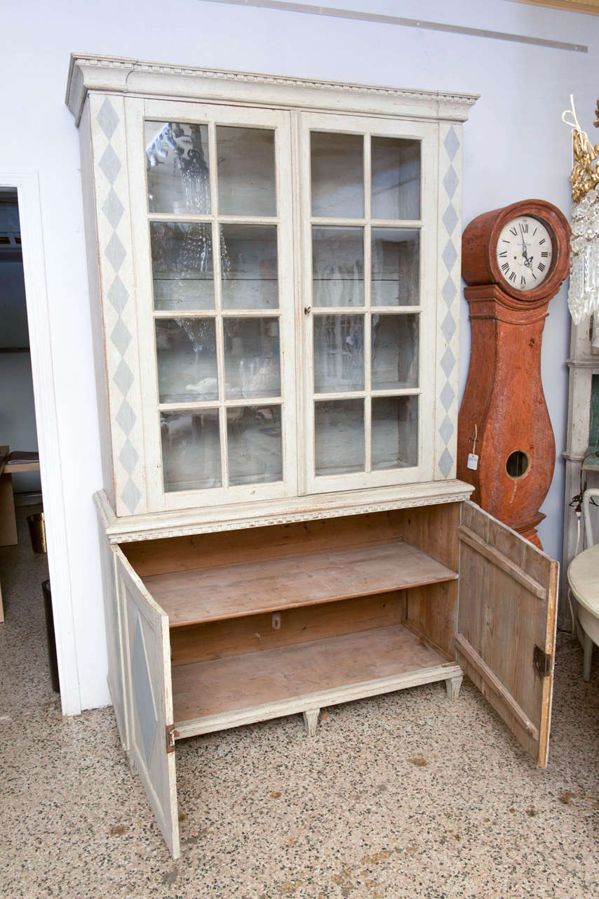 18th Century Antique Gustavian Swedish Cabinet with Original Glass Doors In Good Condition In West Palm Beach, FL