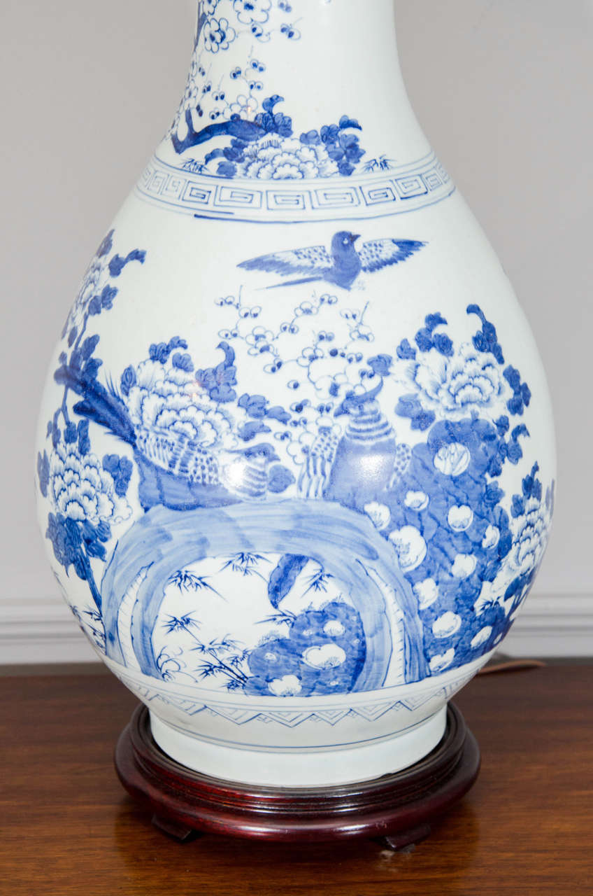 Pair of Large Chinese Blue and White Porcelain Vases Wired as Lamps In Excellent Condition For Sale In Long Island City, NY