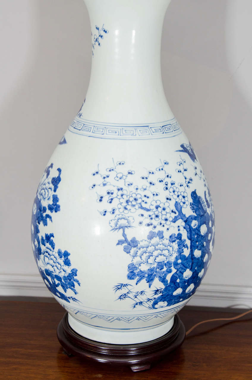 Pair of Large Chinese Blue and White Porcelain Vases Wired as Lamps For Sale 1