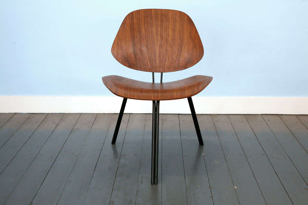 Three-legged  Chair by Osvaldo Borsani For Sale 3
