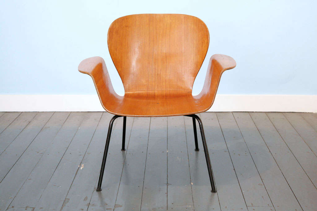 'Focus'armchair, produced in Norway. (Similarities with Swan-chair of Arne Jacobsen).
