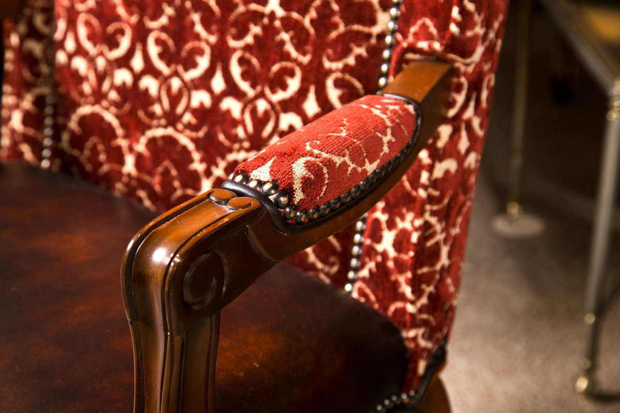 Set of 8 French Provincial Style High-back Dining Chairs In Excellent Condition In Manhasset, NY