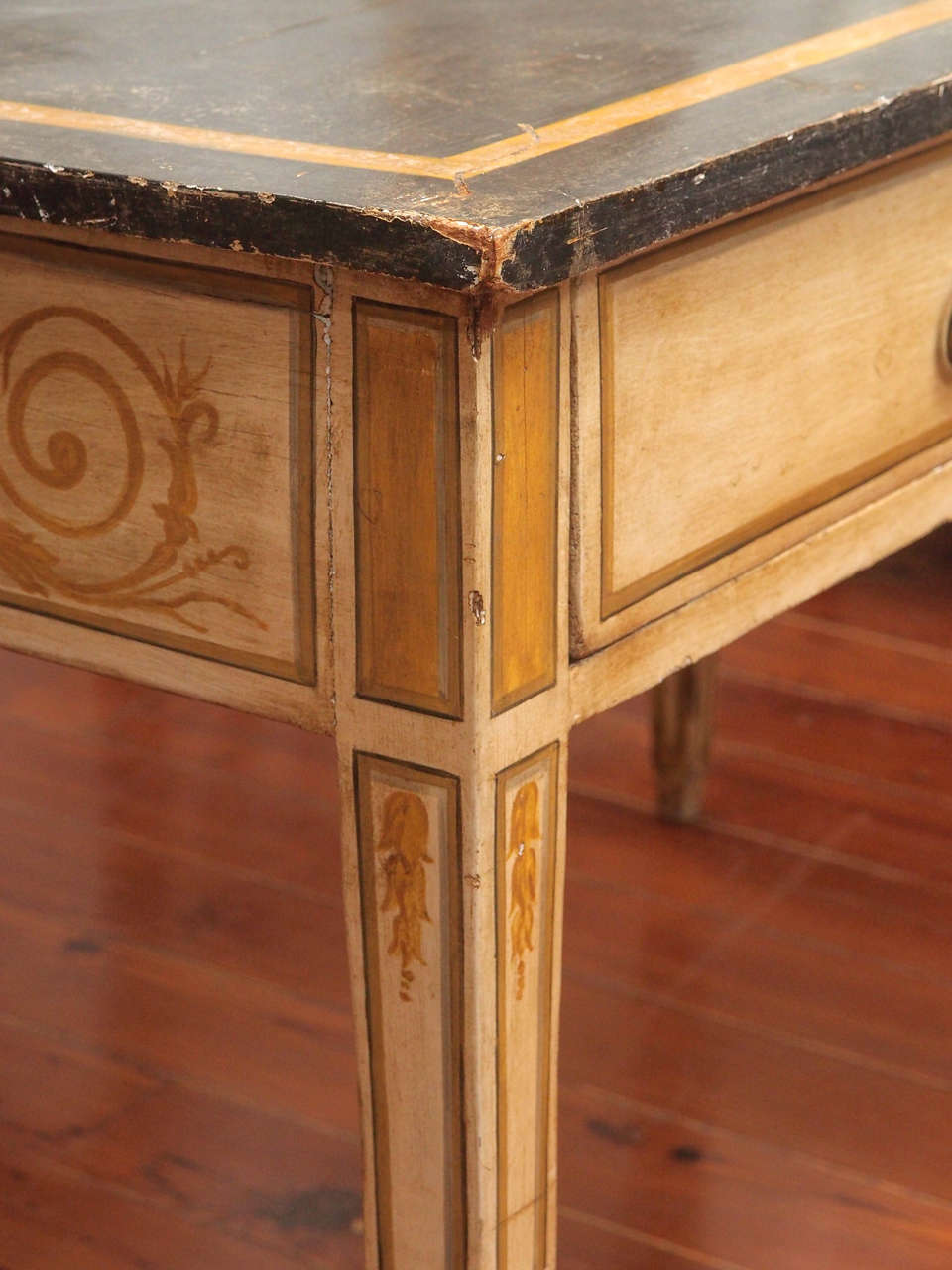 Painted Italian Neoclassical Writing Table For Sale 1