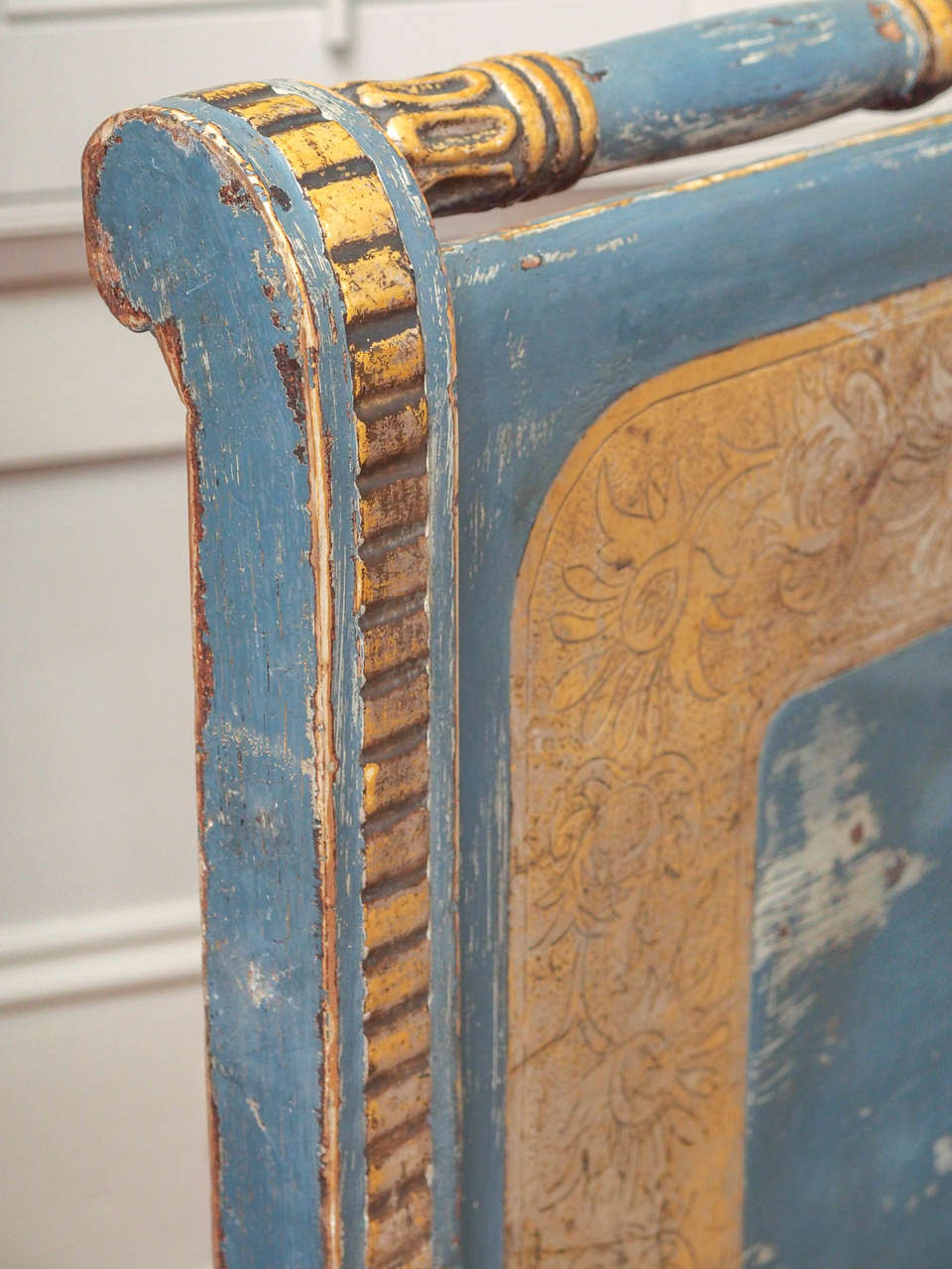 Polychrome and Gilt Spanish Settee 5