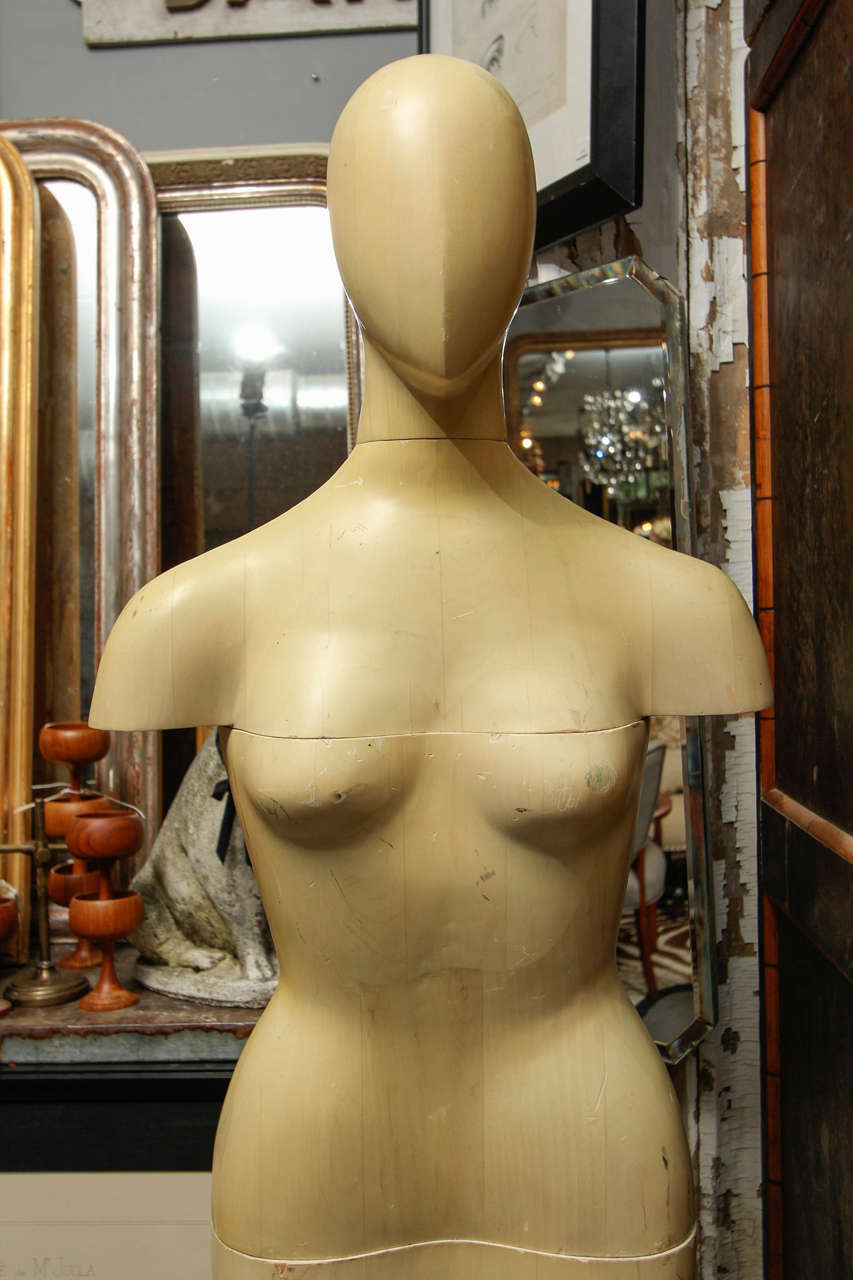 Sculpture en bois grandeur nature de forme féminine Abîmé - En vente à Seattle, WA