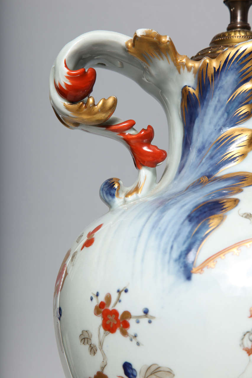Paire de vases anciens en porcelaine d'exportation chinoise avec armoiries anglaises en vente 1