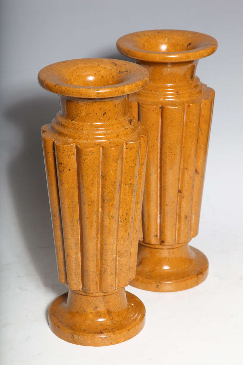 Pair of French Art Deco Carved Sienna Marble Vases In Good Condition For Sale In New York, NY