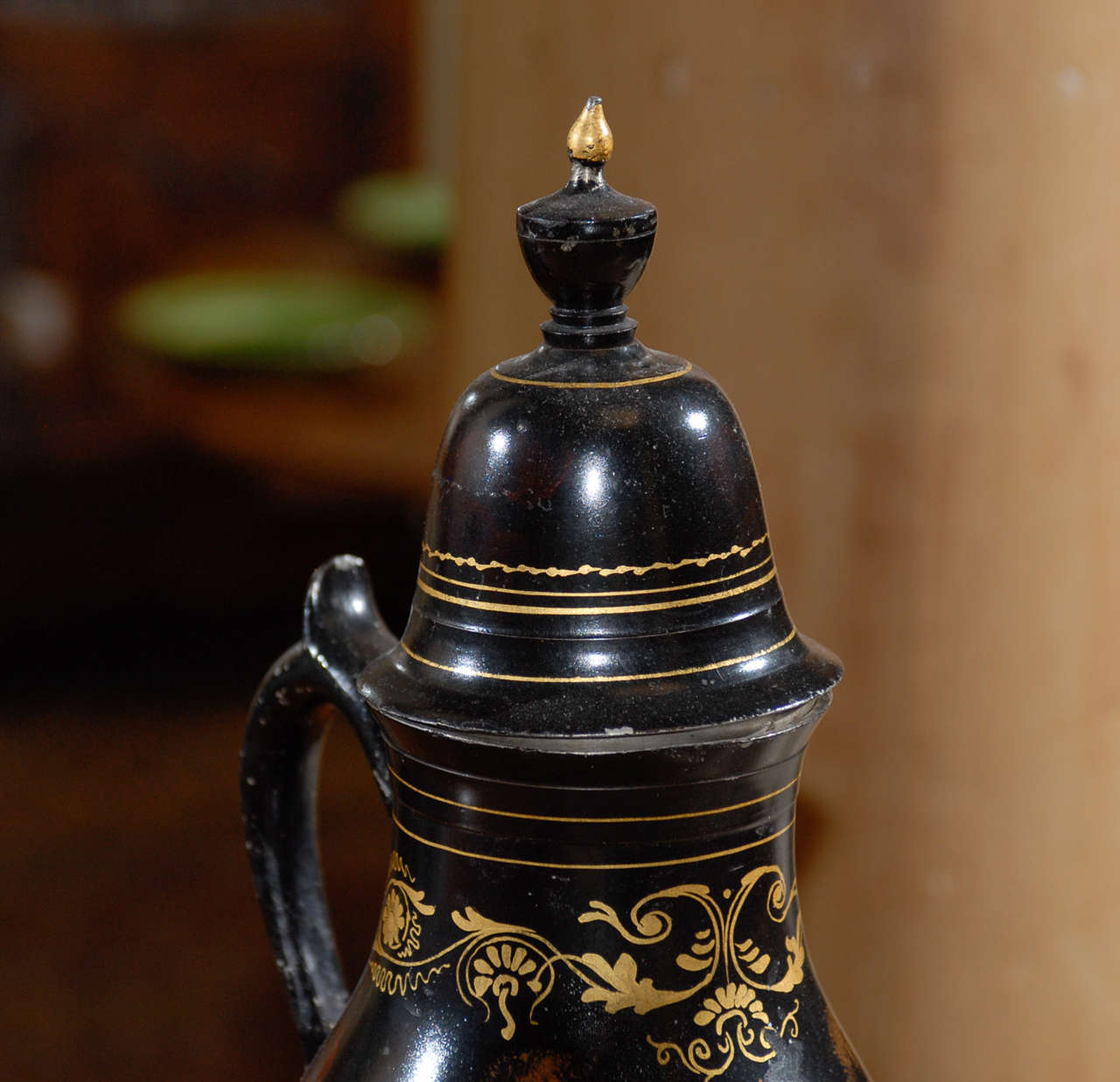 19th Century Black Tole Dutch Painted Samovar, Circa 1890 In Good Condition For Sale In Atlanta, GA