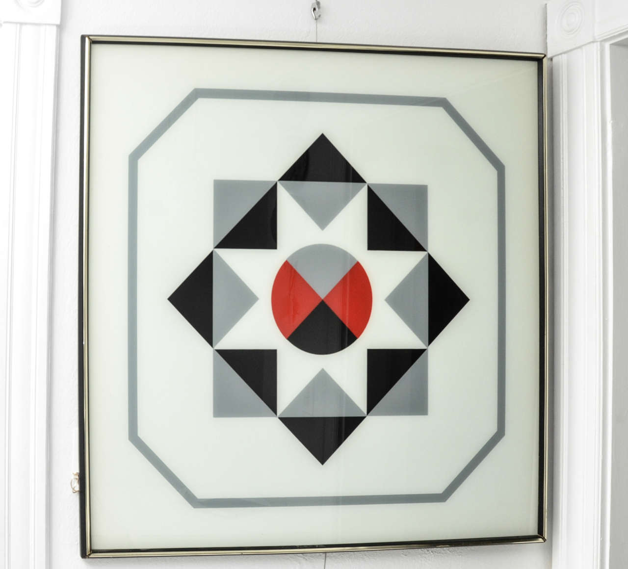 Tableau à motifs géométriques des années 1960, encadré et peint à l'envers sur verre.