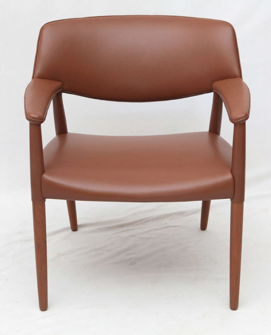 Aksel Bender Madsen & Ejner Larsen armchair designed in 1949 and produced by Willy Beck. Rosewood legs with new black leather.