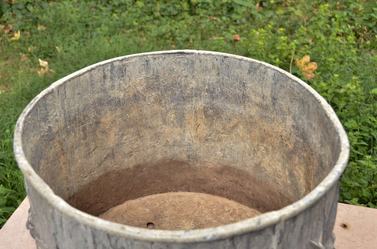Pair of English Circular Lead Planters with Sunburst Motif In Distressed Condition In Southampton, NY