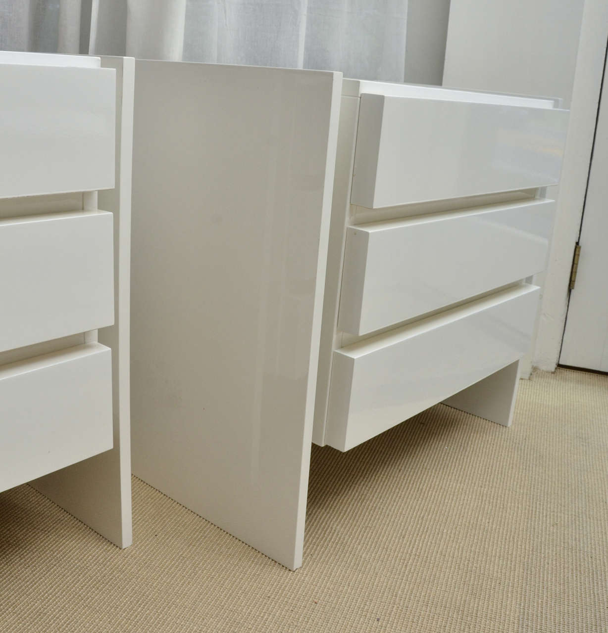 Mid-Century Modern Very Chic Pair of Vintage White Lacquer Nightstands with Chrome Trim