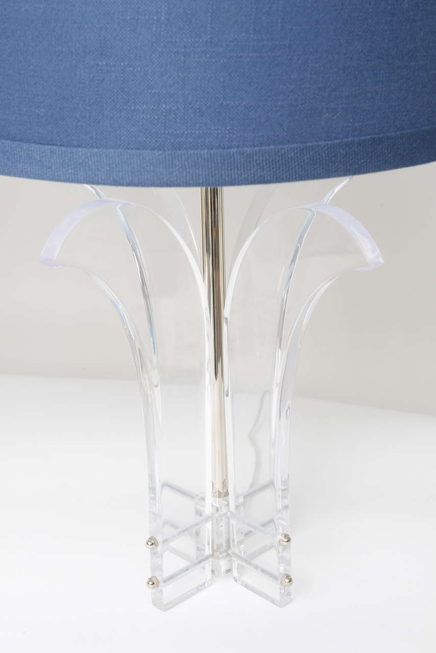 Pair of Plume Table Lamps in Lucite In Excellent Condition For Sale In Miami, FL