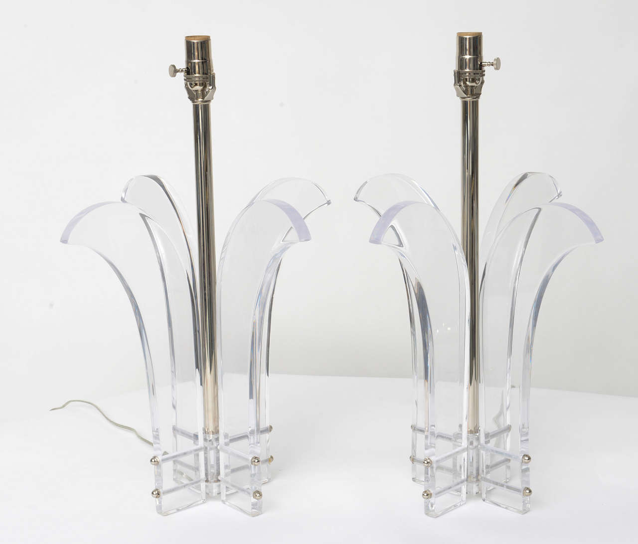 Late 20th Century Pair of Plume Table Lamps in Lucite For Sale