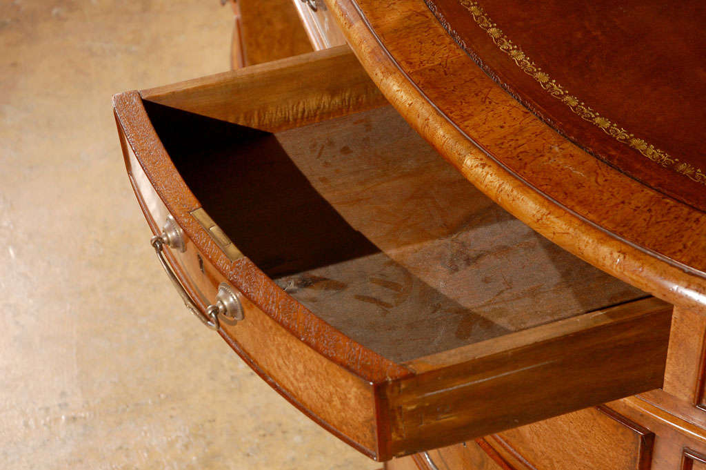 George III Style, Oval Desk In Excellent Condition In Newport Beach, CA
